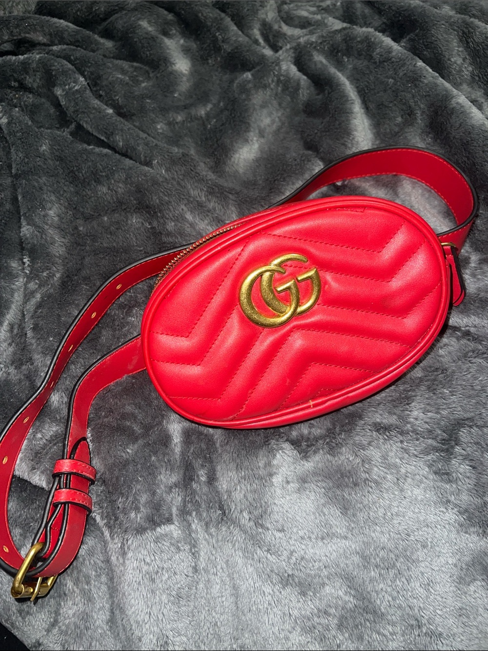 Gucci Red Quilted Oval Crossbody Belt Bag with Gold Double-G - Picture 5 of 5